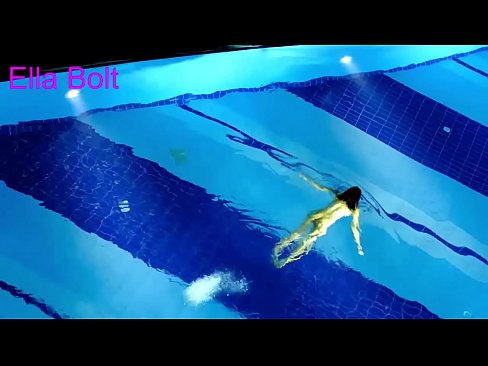 ❤️ I can't stop watching, young blonde caught swimming nude in ELLA BOLT resort pool ❤❌ Sluts at us ❤